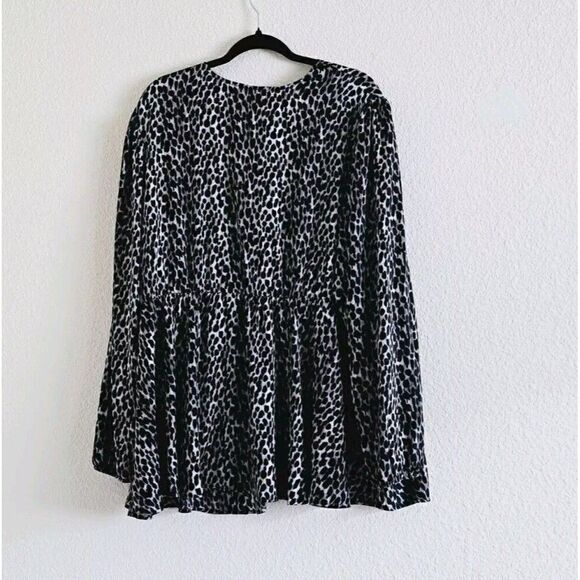 Torrid Peplum Satin Button Front Long Sleeve Top Size 3X - Picture 4 of 10